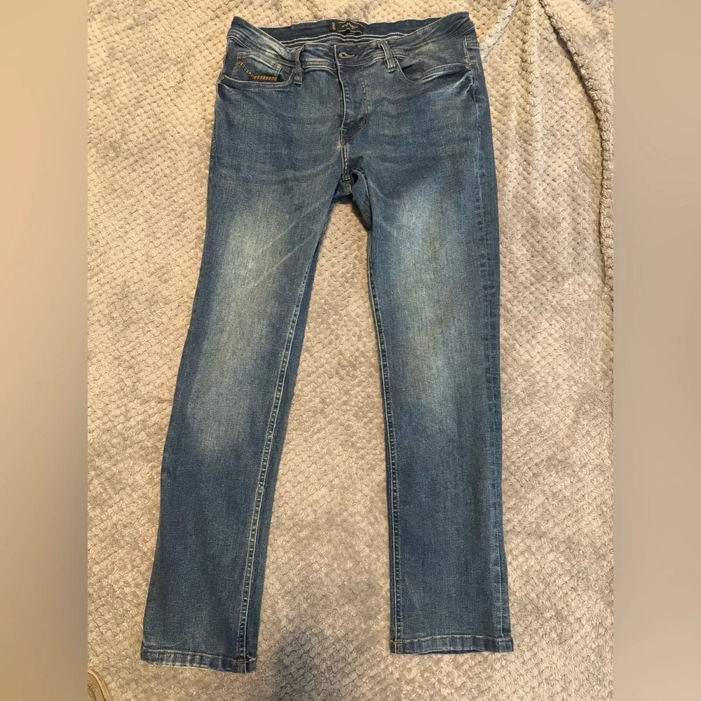 Abstract One Stylish Blue Straight Leg Men’s Jeans size 32x32